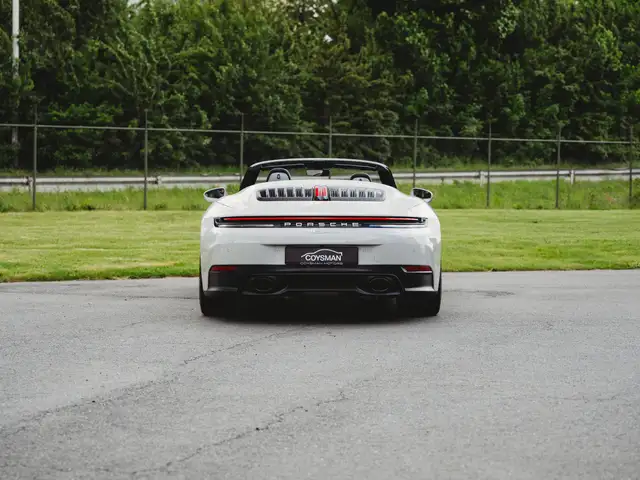 Porsche 992 view 12