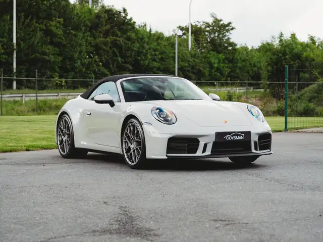 Porsche 992 view 3