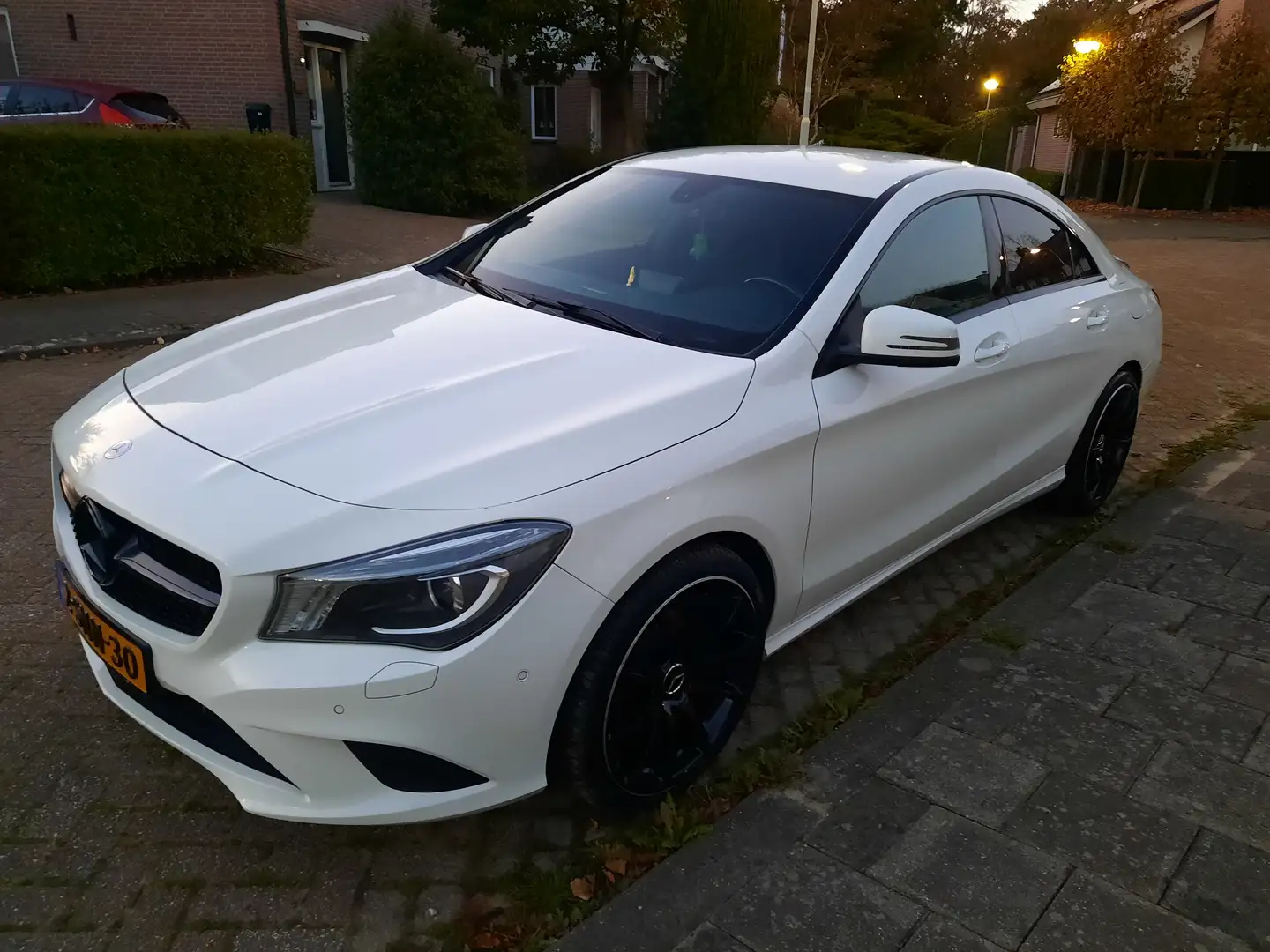 Mercedes-Benz CLA 180 CLA 180 Ambition Білий - 2