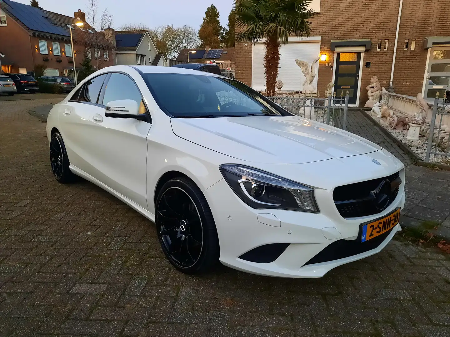 Mercedes-Benz CLA 180 CLA 180 Ambition Білий - 1