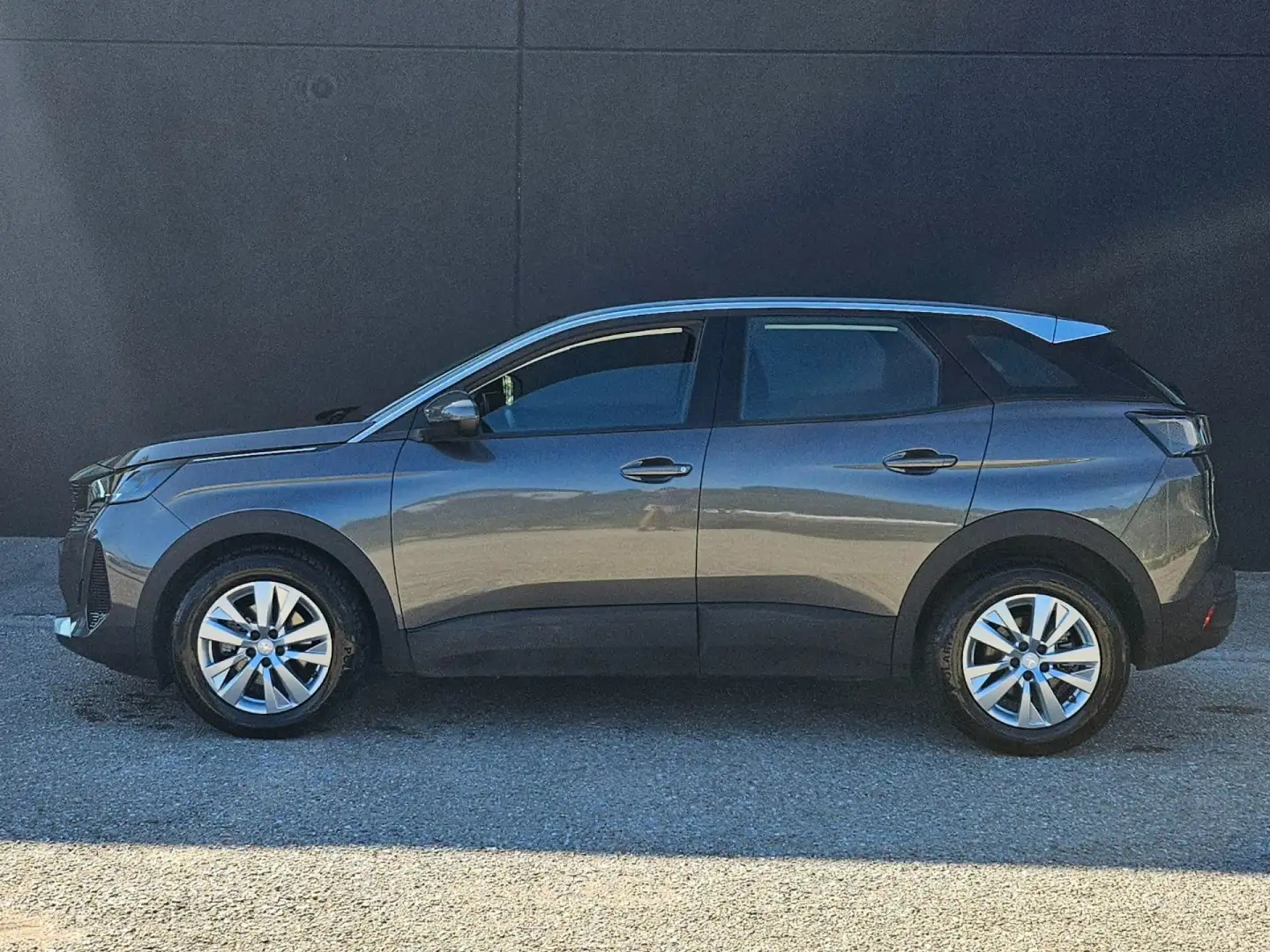 Peugeot 3008 BHDi 130 EAT8 Active Business 57.000 KM. Gris - 2