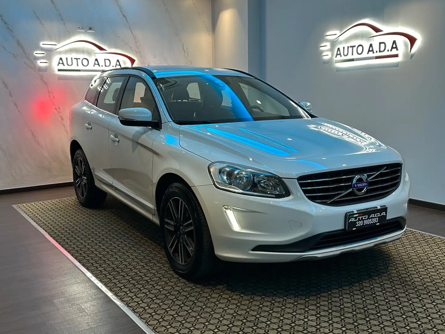 Volvo XC60 XC60 D3 Geartronic Kinetic Bianco - 2