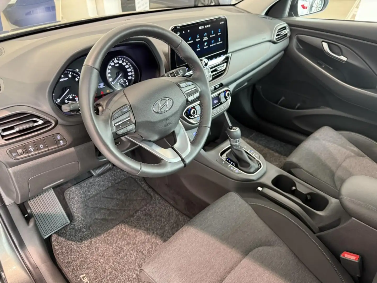 Hyundai i30 120 PS TREND INKL. NAVI-PAKET, KAMERA, KLIMA Gris - 2