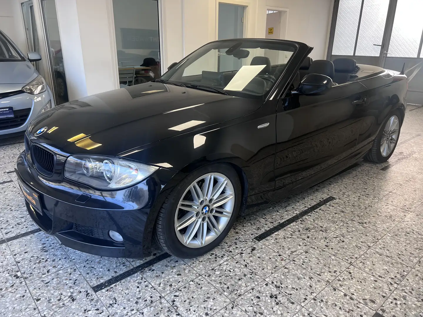 BMW 118 118 d Cabrio*M-Sportpaket*Leder*Navi*Xenon* Schwarz - 1