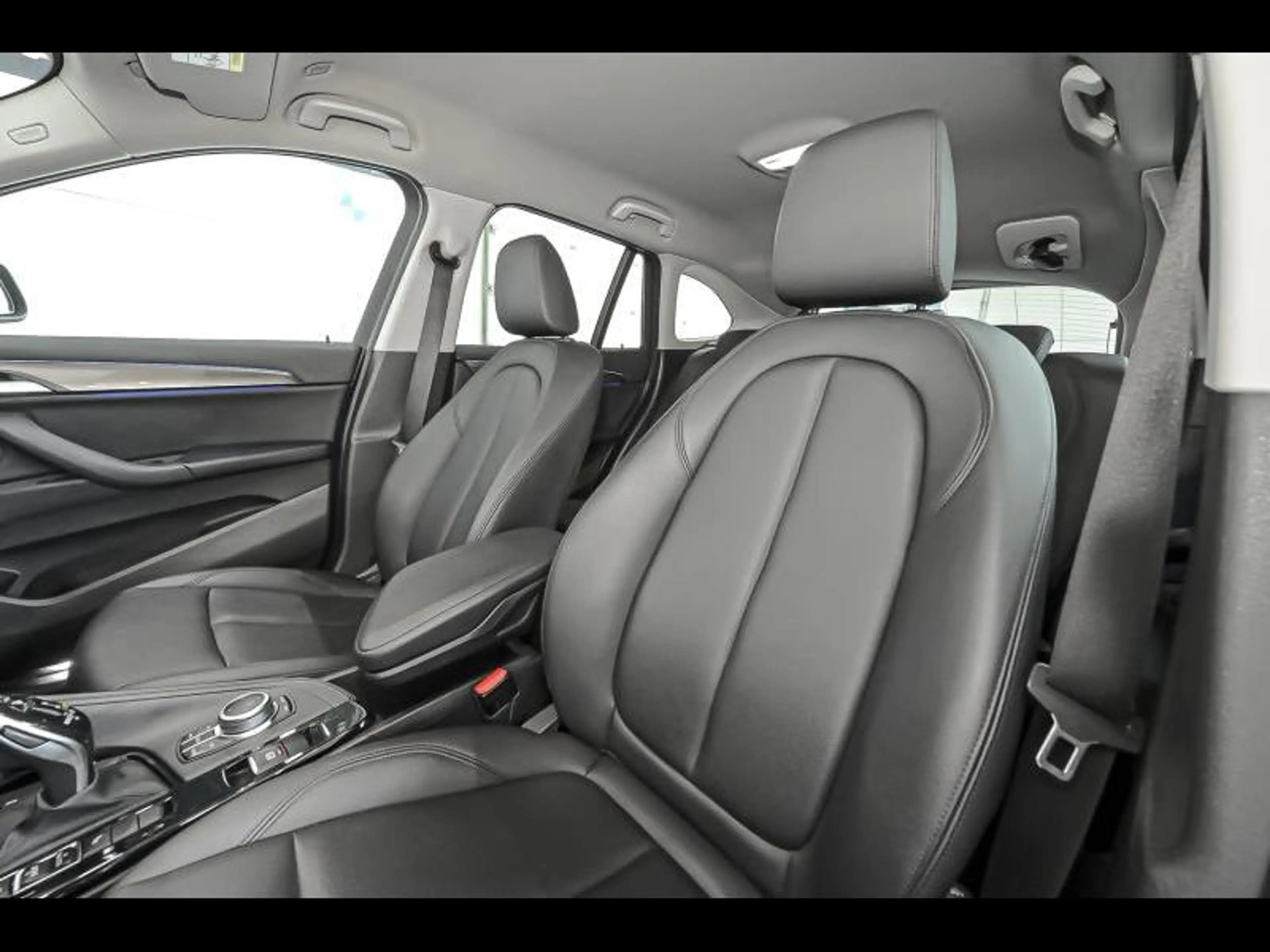 BMW X1 X1 sDrive18i - xLine — photo 16