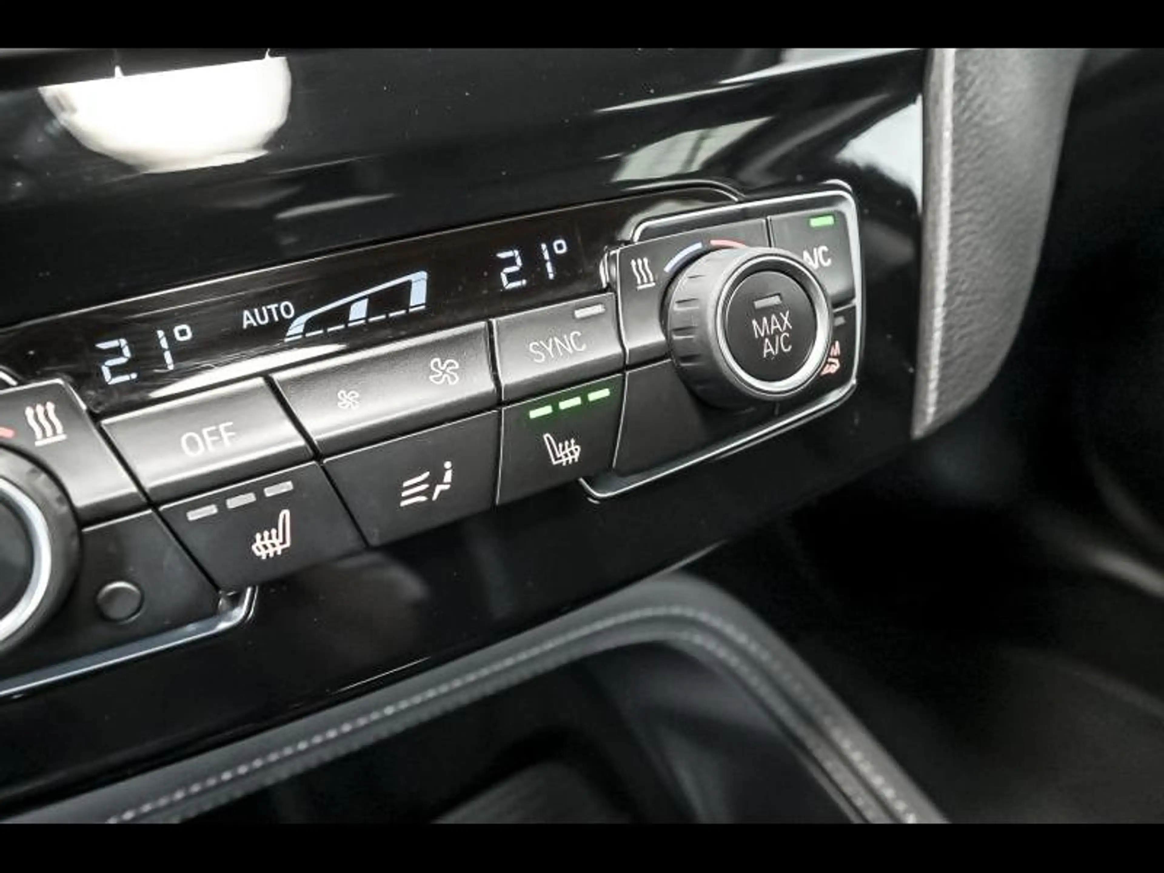 BMW X1 X1 sDrive18i - xLine — photo 13