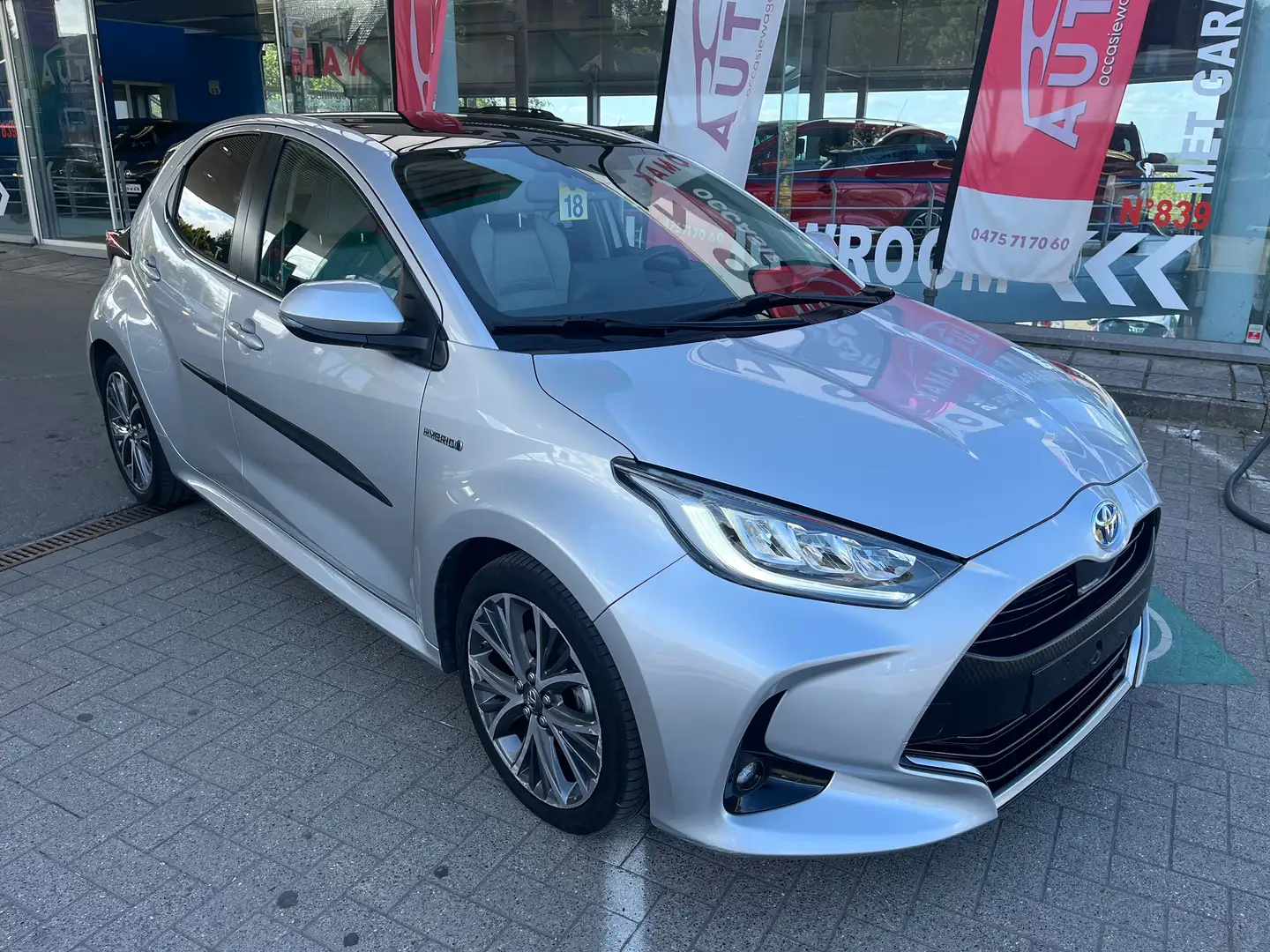 Toyota Yaris Yaris 1.5i Dual VVT-iE Y-conic CVT Garantie Silber - 1