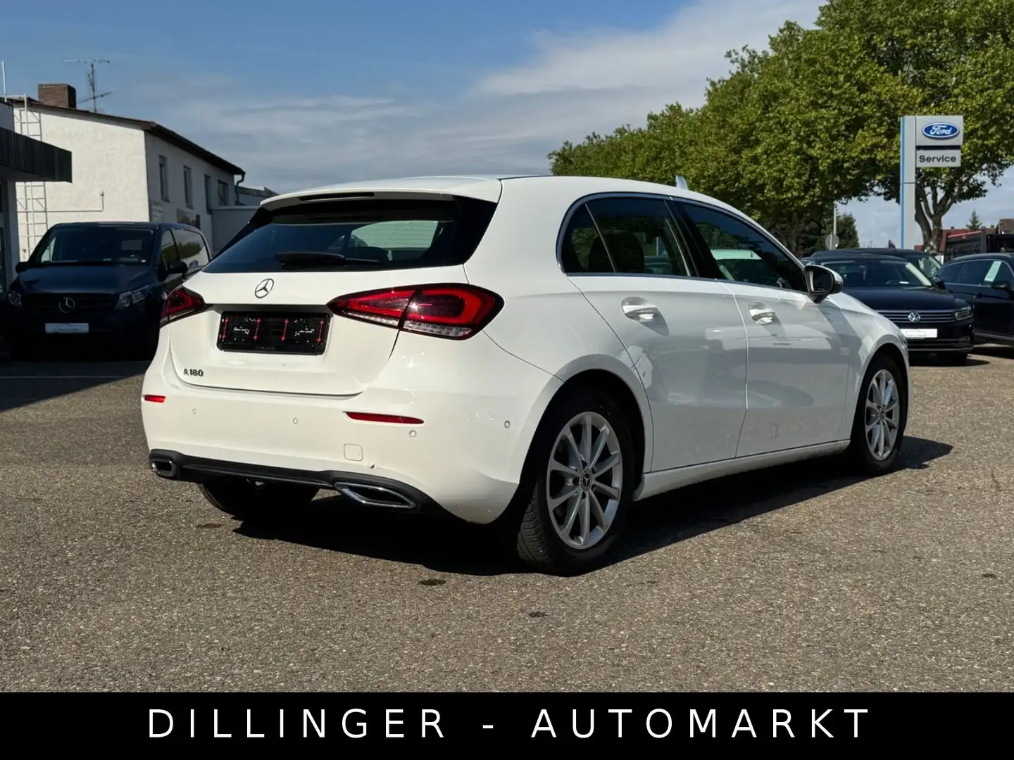Mercedes-Benz A 180 Navi Klima PDC Tempomat Leder LED Shz DAB Weiß - 2