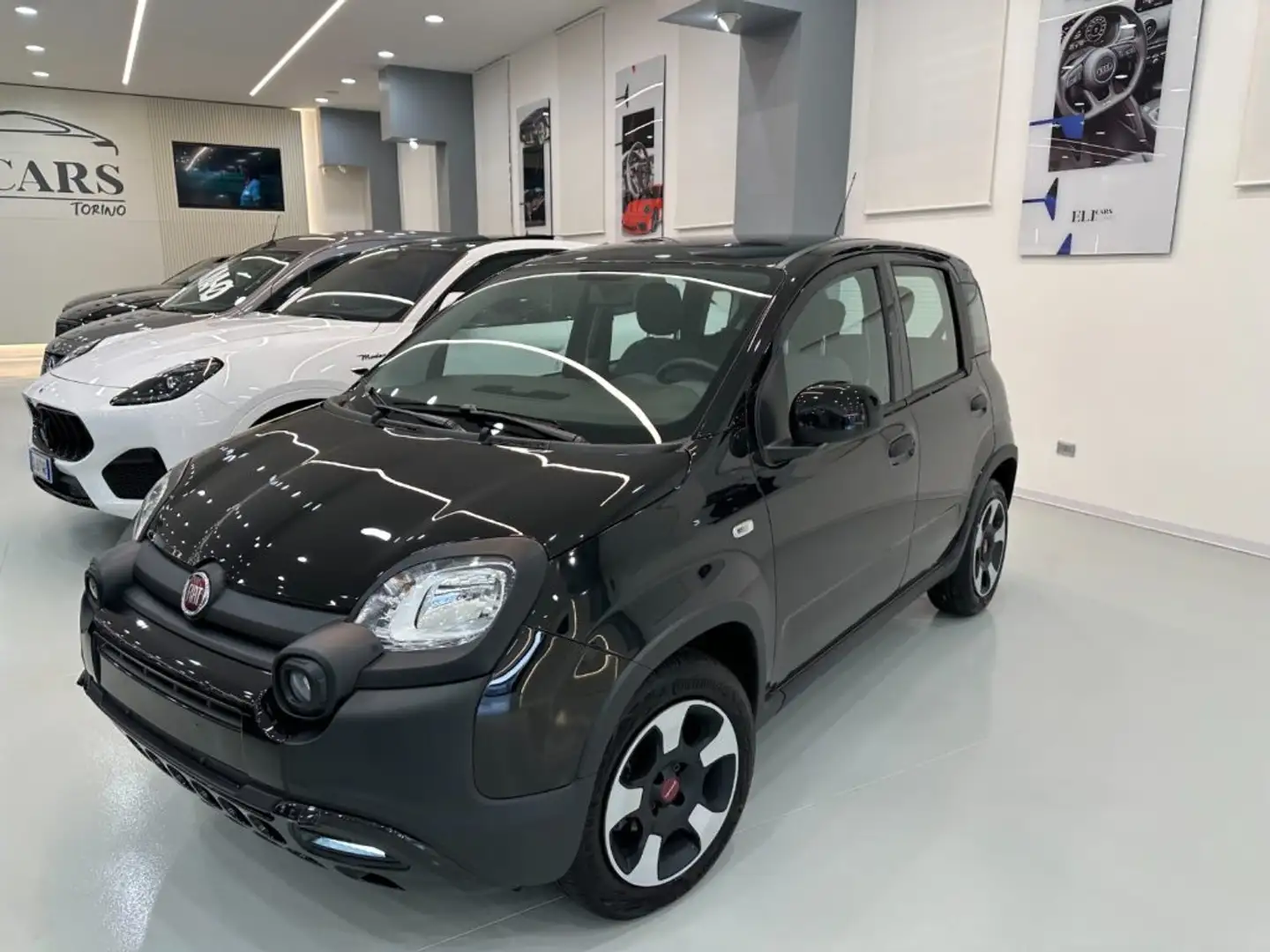 Fiat Panda 1.0 FireFly S&S Hybrid City Cross Schwarz - 2