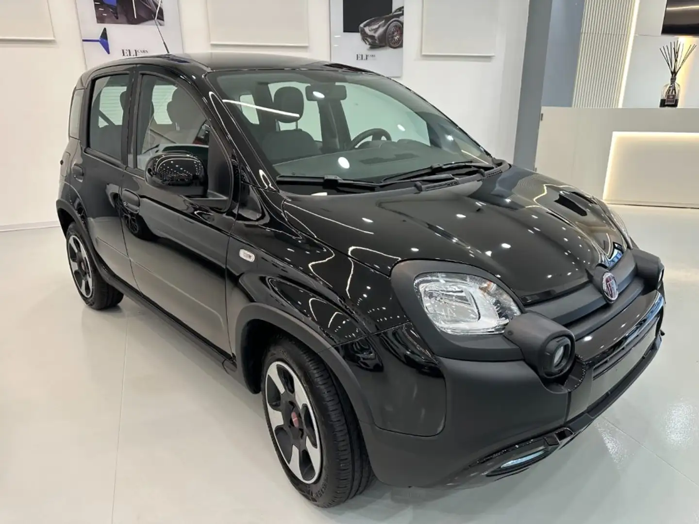 Fiat Panda 1.0 FireFly S&S Hybrid City Cross Schwarz - 1