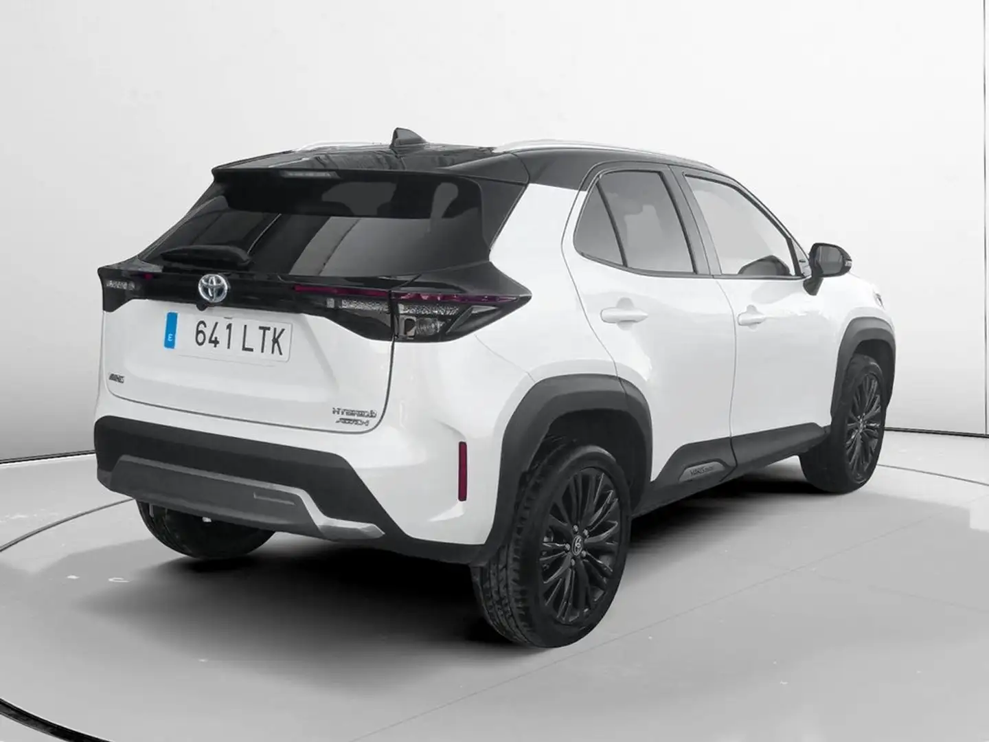 Toyota Yaris Hybrid AWD-i Adventure Blanco - 2