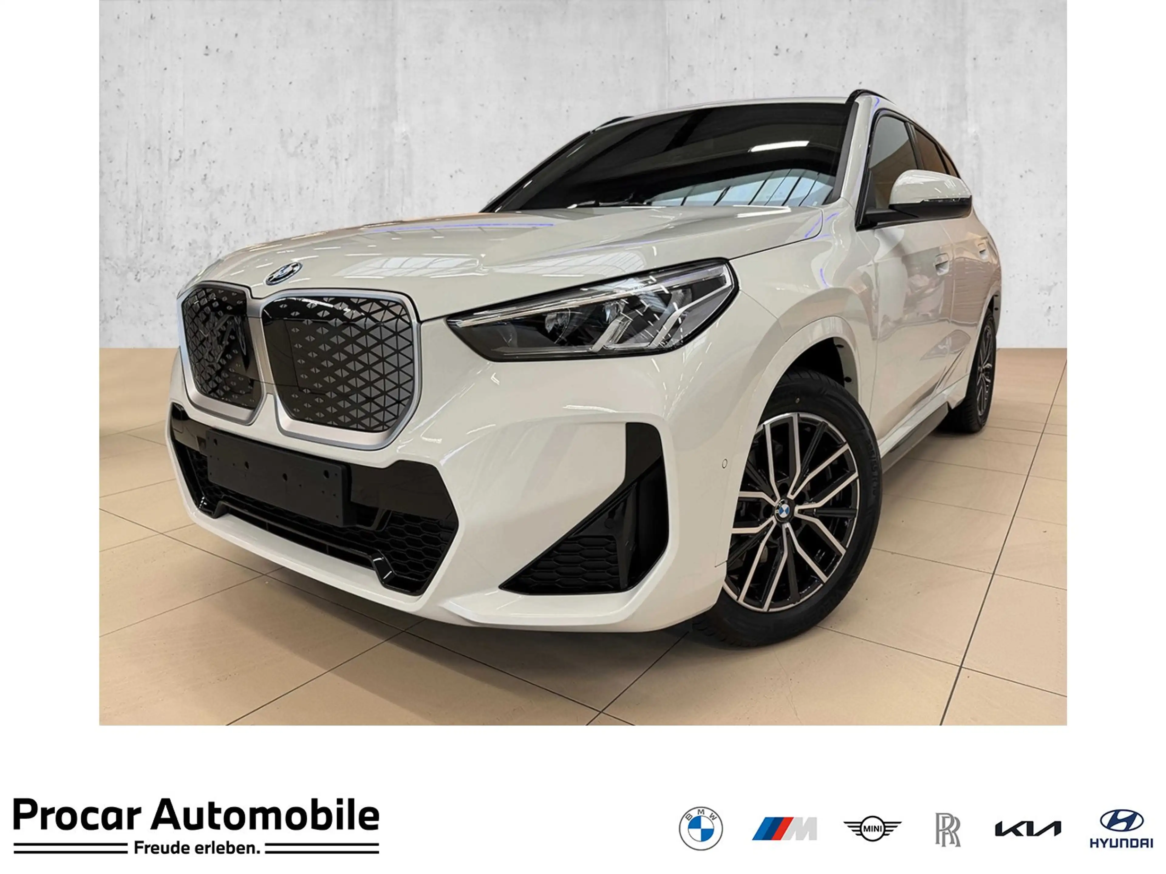 BMW iX1 eDrive20 M Sport+NAVI+SHZ+PA+uvm.