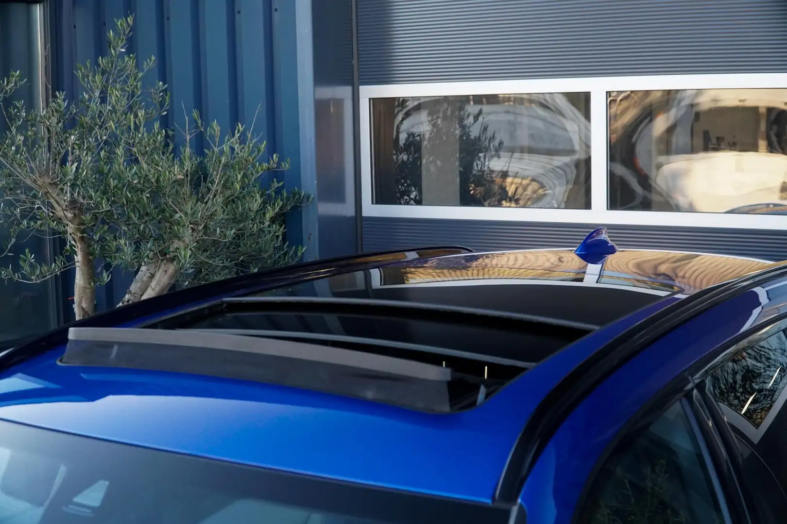 BMW 330 3-serie Touring 330e xDrive Business Edition Plus Bleu - 2