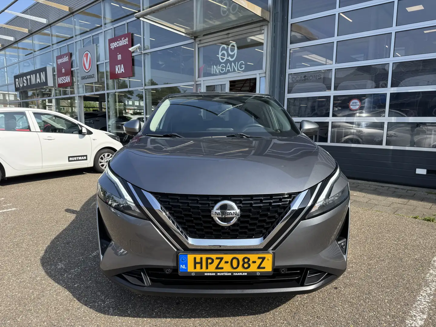 Nissan Qashqai 1.3 MHEV Xtronic N-Connecta 1/2 leder Grijs - 2