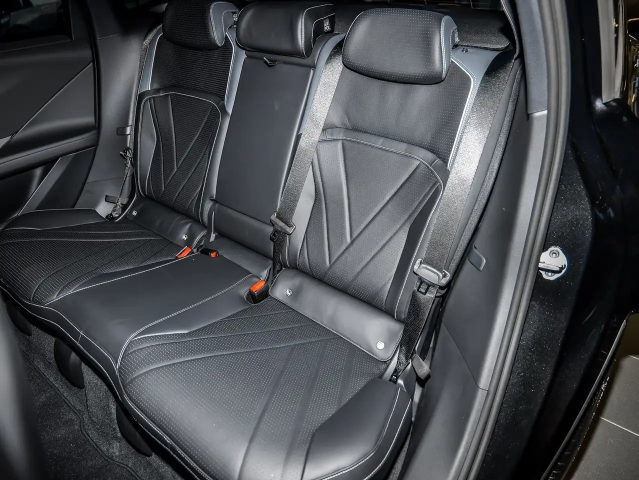 BMW iX3 50 xDrive MSport + Pano + PAprof. + Autobhn. 9
