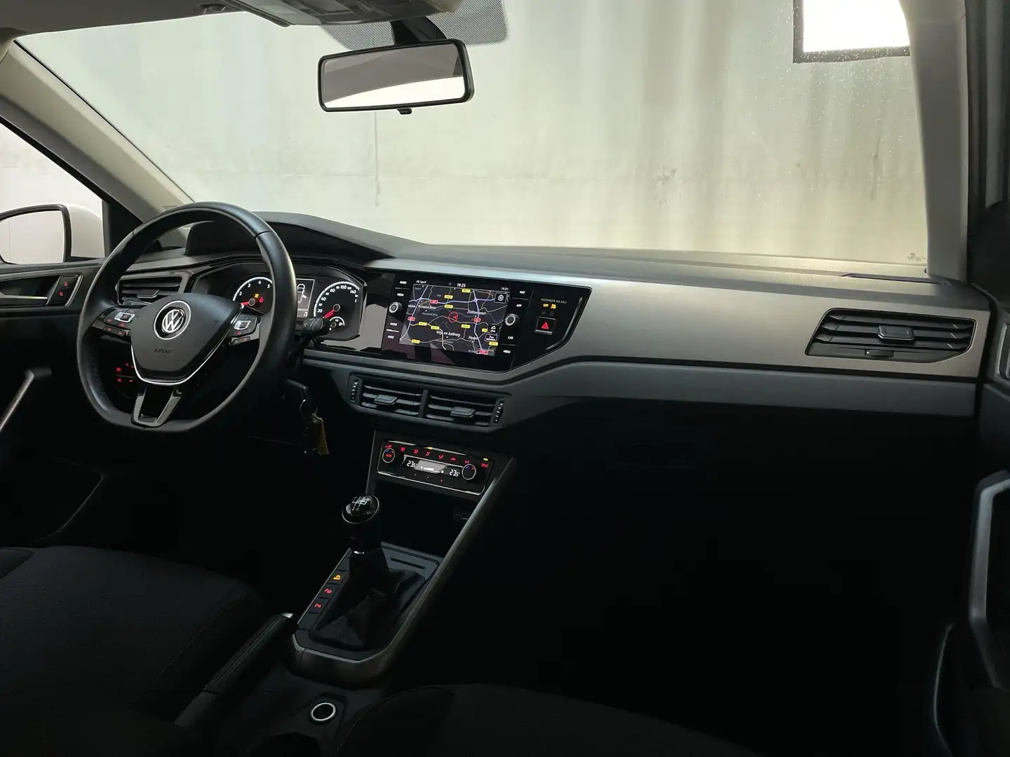 Volkswagen Polo 1.0 TSI Comfortline Business Climate Control Parke Weiß - 2