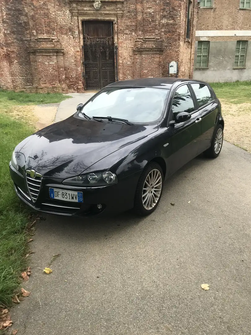 Alfa Romeo 147 5p 1.9 jtd BlackLine 120cv - 1