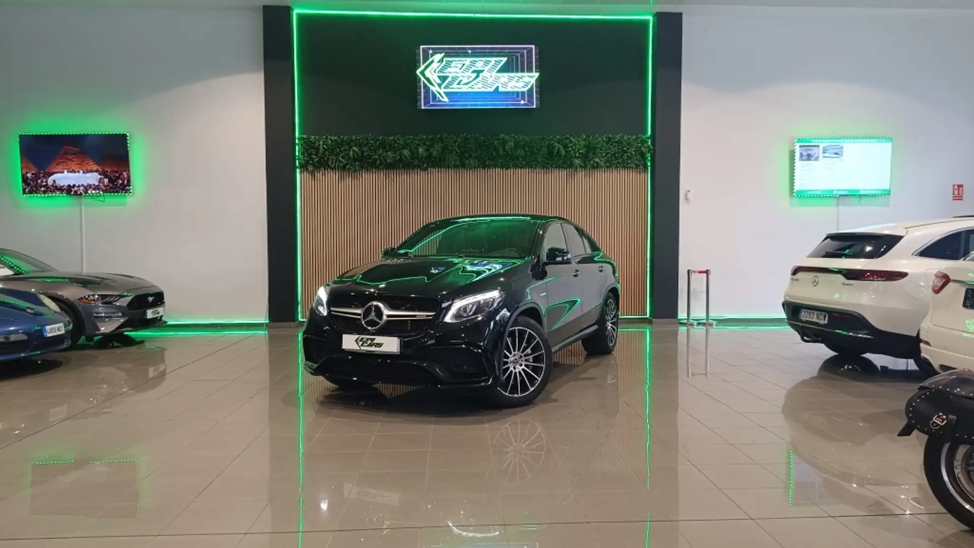 Mercedes-Benz GLE 63 AMG Coupé 4Matic Aut. Silber - 1