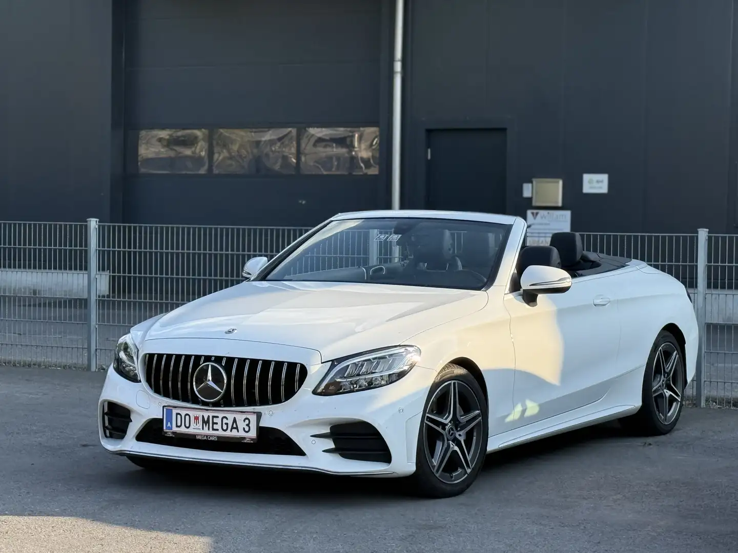 Mercedes-Benz C 220 d Cabrio AMG-LINE / WENIG KM / BLAUES VERDECK / Weiß - 1