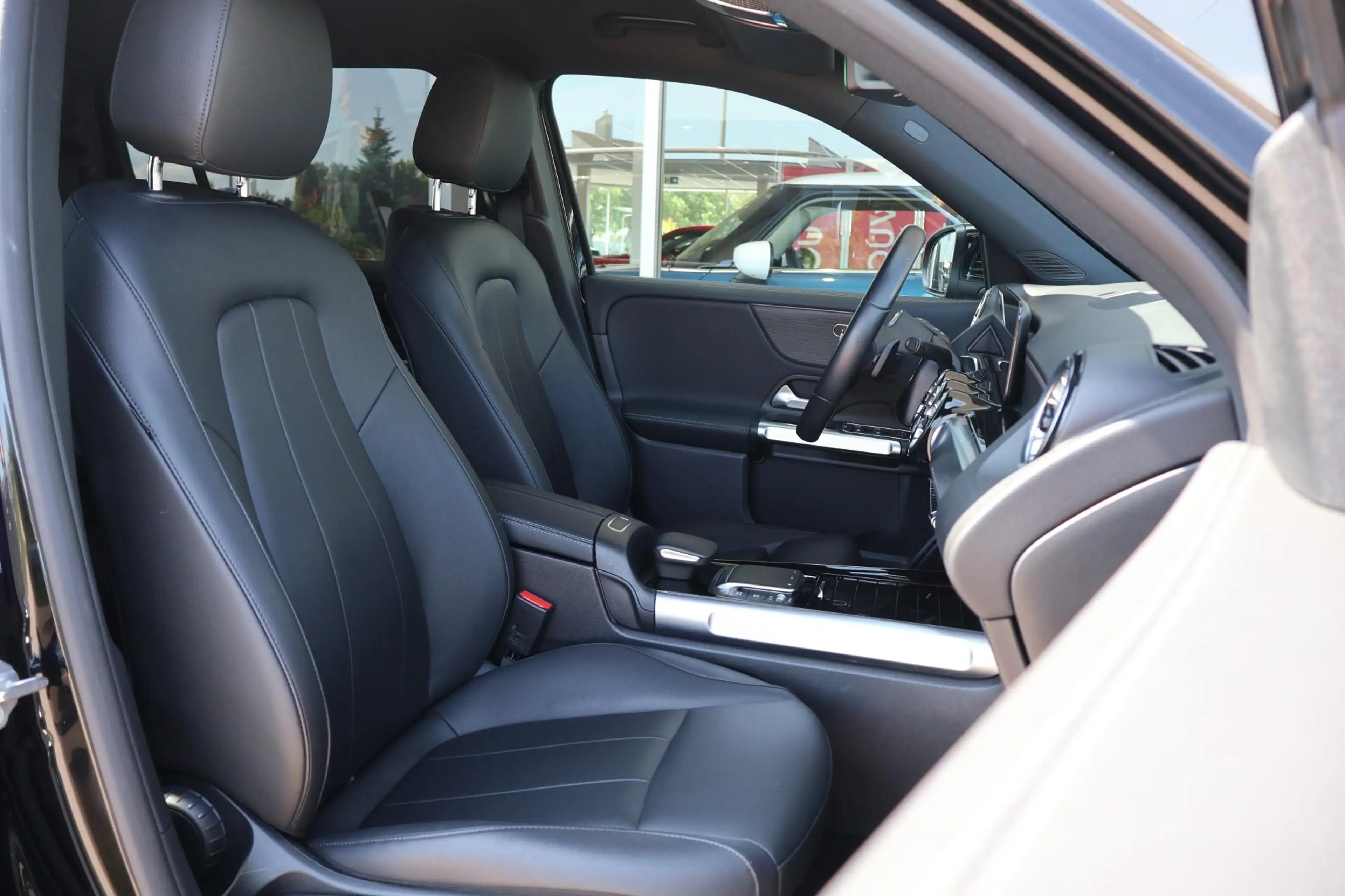 Mercedes-Benz EQB 300 228pk 4MATIC Luxury Line 67 kWh | Camera | Navigat — photo 4