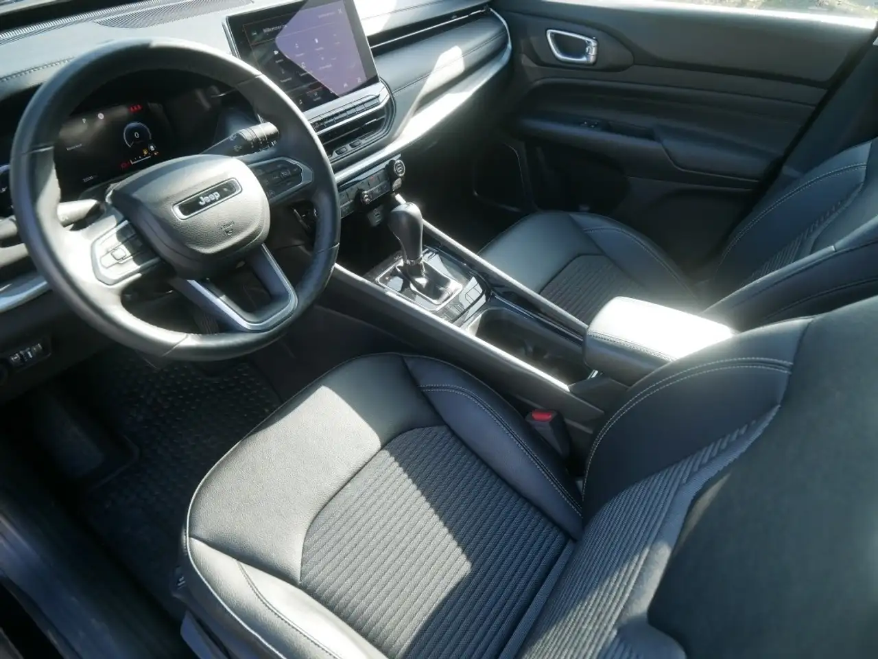 Jeep Compass ALTITUDE e-HYBRID 1.5l 130PS AT SICHERHEIT WINTER 10