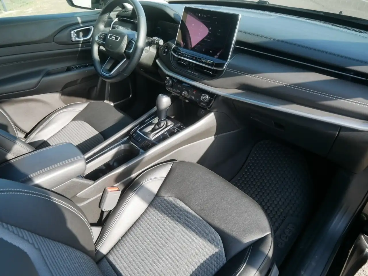 Jeep Compass ALTITUDE e-HYBRID 1.5l 130PS AT SICHERHEIT WINTER 18