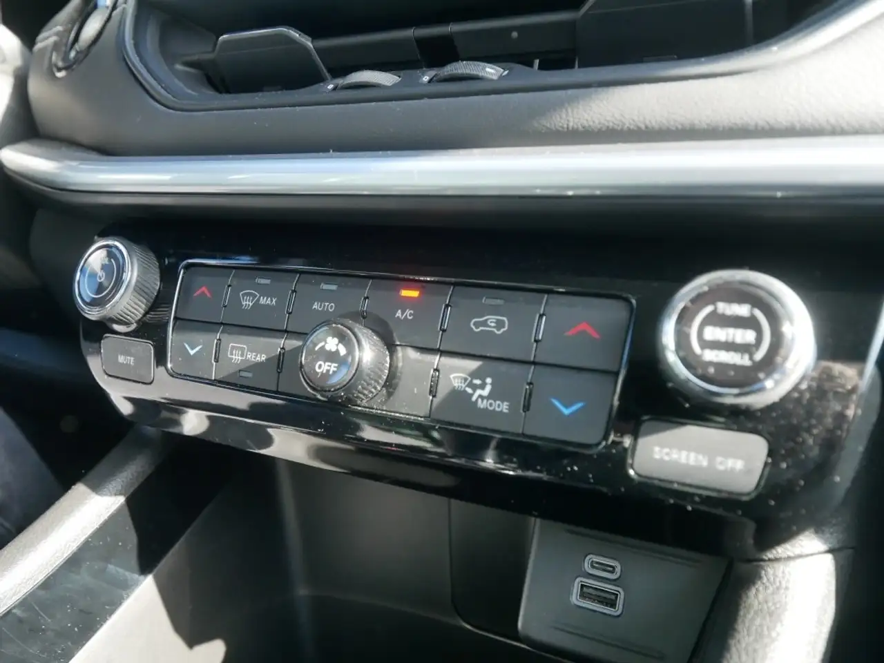 Jeep Compass ALTITUDE e-HYBRID 1.5l 130PS AT SICHERHEIT WINTER 35