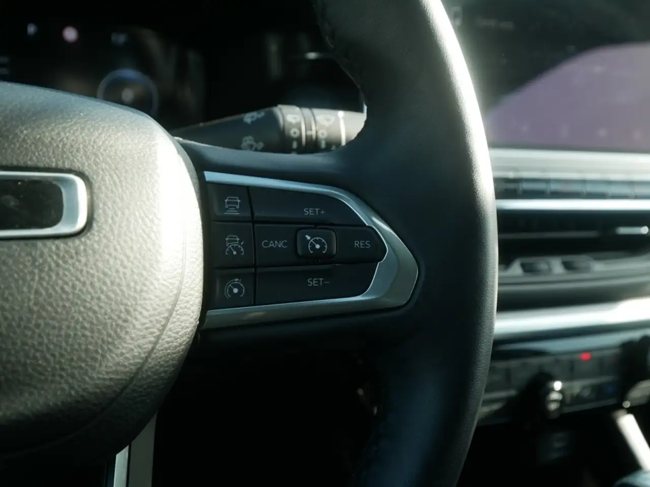 Jeep Compass ALTITUDE e-HYBRID 1.5l 130PS AT SICHERHEIT WINTER 23