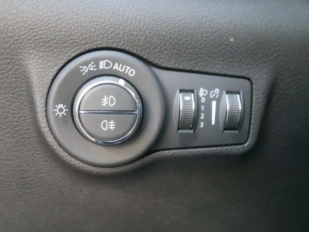 Jeep Compass ALTITUDE e-HYBRID 1.5l 130PS AT SICHERHEIT WINTER 25