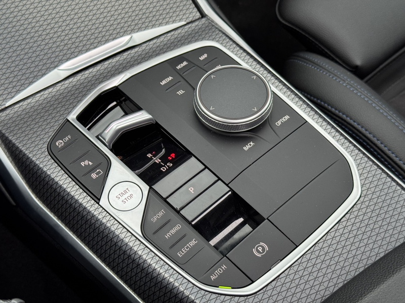 BMW 330 3-Serie Touring 330e M-Sport Pano H&K ACC M340 Tre — photo 30