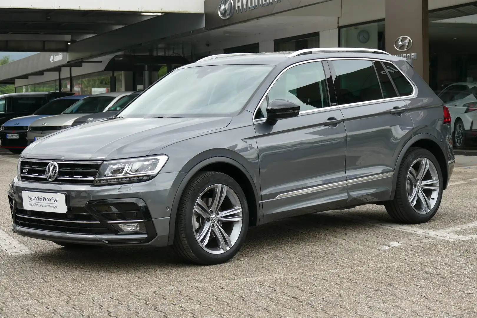 Volkswagen Tiguan IQ.DRIVE Start-Stopp Grau - 1