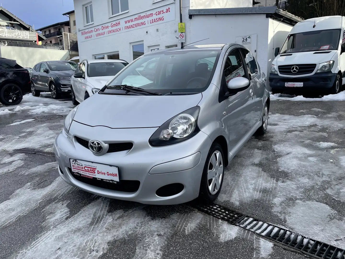 Toyota Aygo Basis bei Finanzierung FIX 6,274% Grau - 1