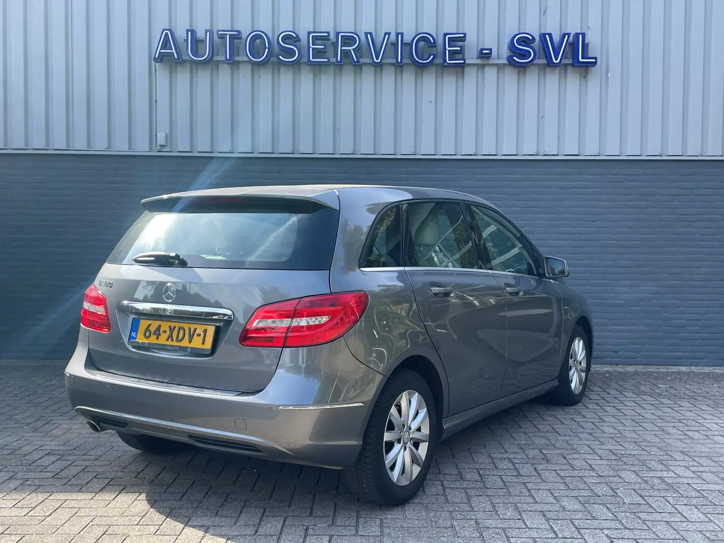 Mercedes-Benz B 180 Ambition Grijs - 2