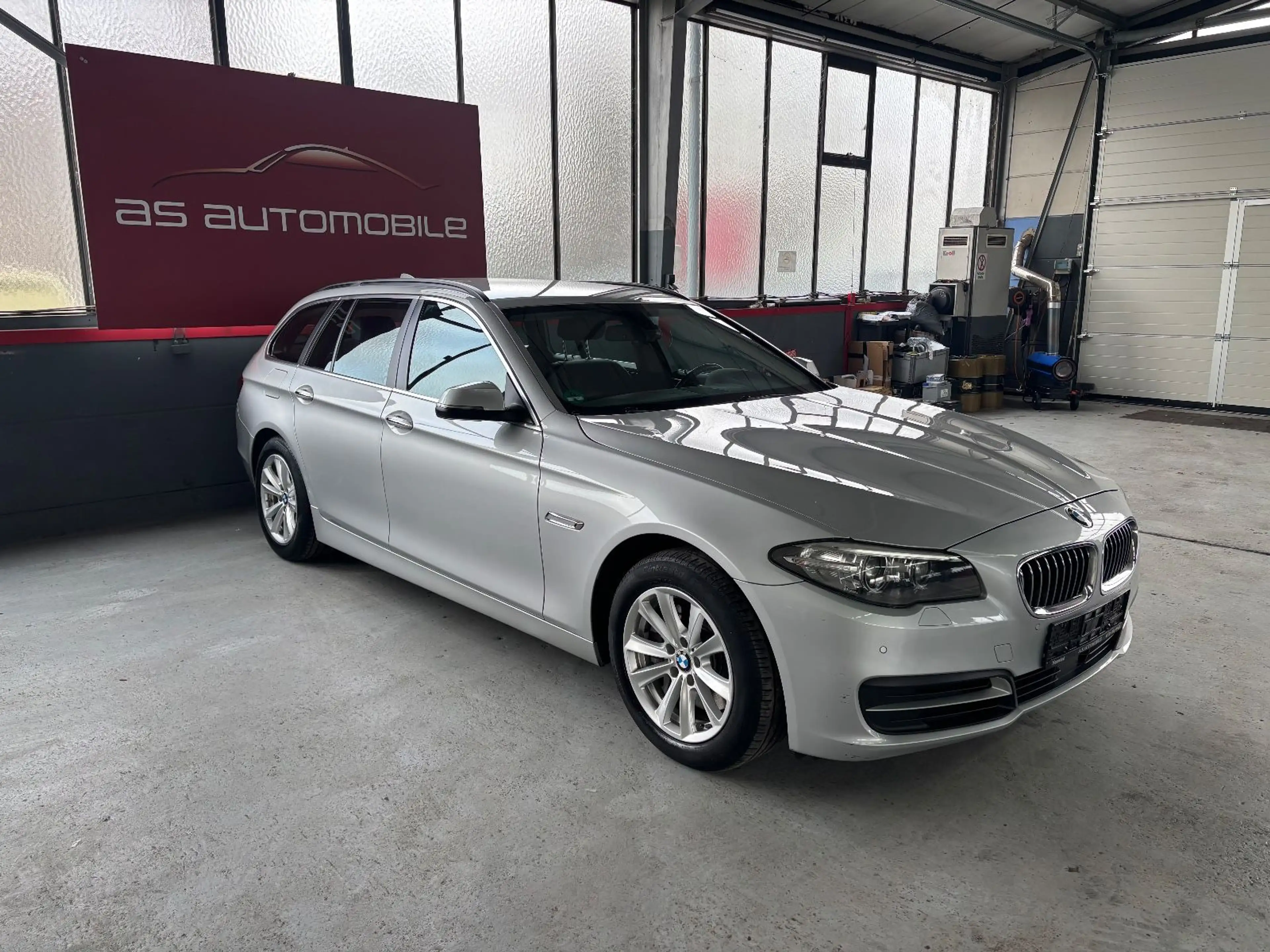 BMW 525 5 Touring 525 d xDrive/Leder/Navi/ — photo 6