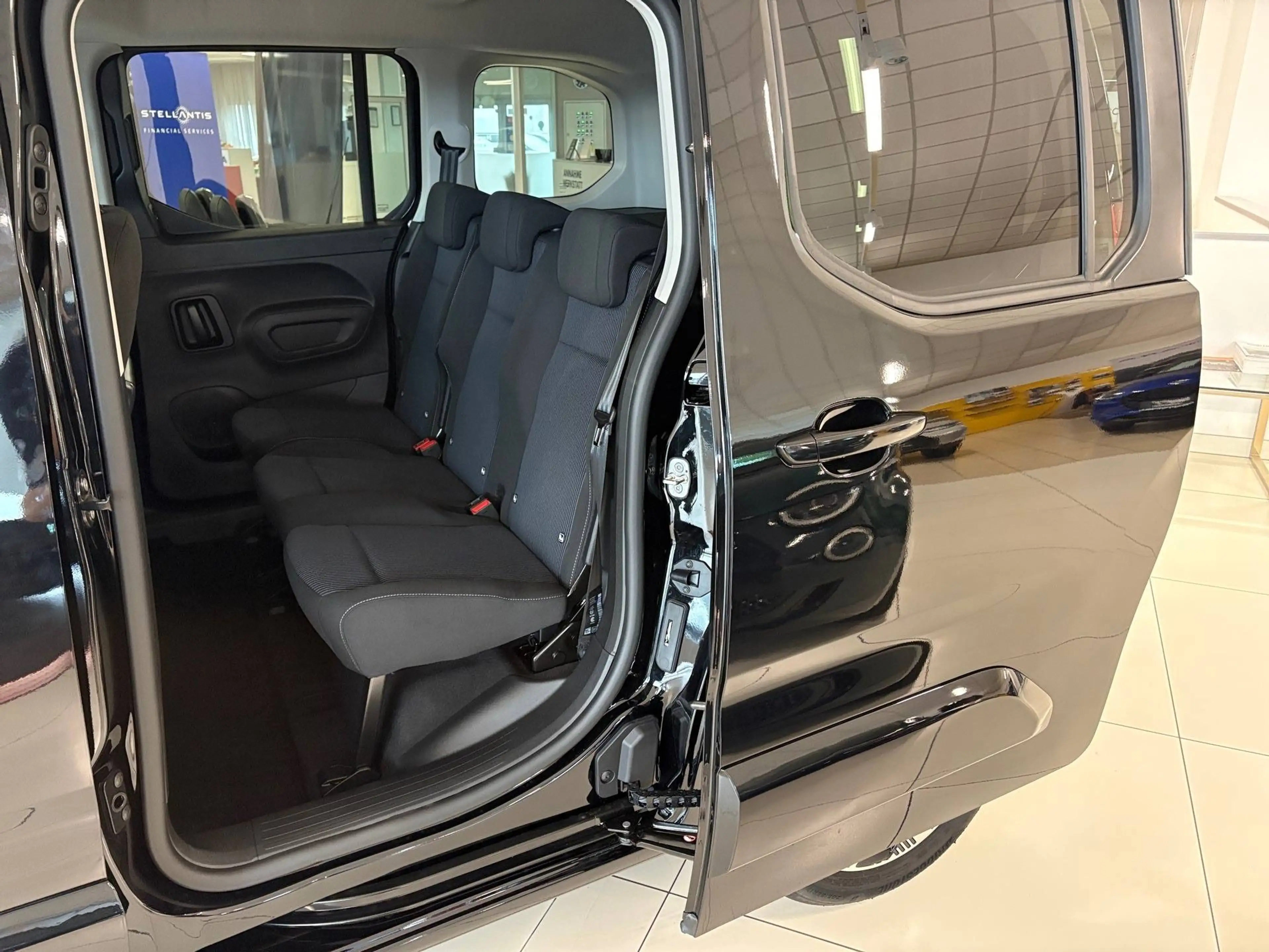 Fiat Qubo 5-Sitzer L1 1.5 Diesel 96 kW La Prima — photo 13
