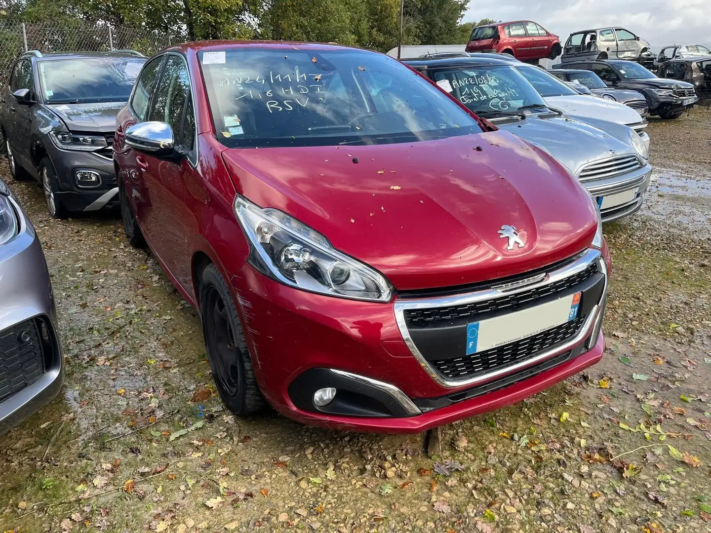 Peugeot 208 208 1.6 BlueHDi 100 Allure Business / ES641 Rouge - 1