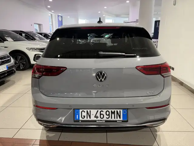 Volkswagen Golf view 4