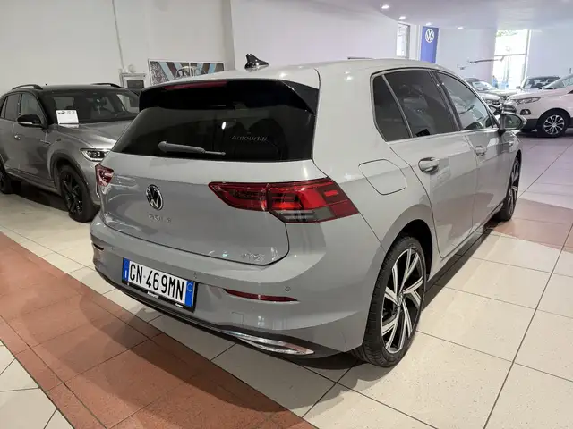 Volkswagen Golf view 5