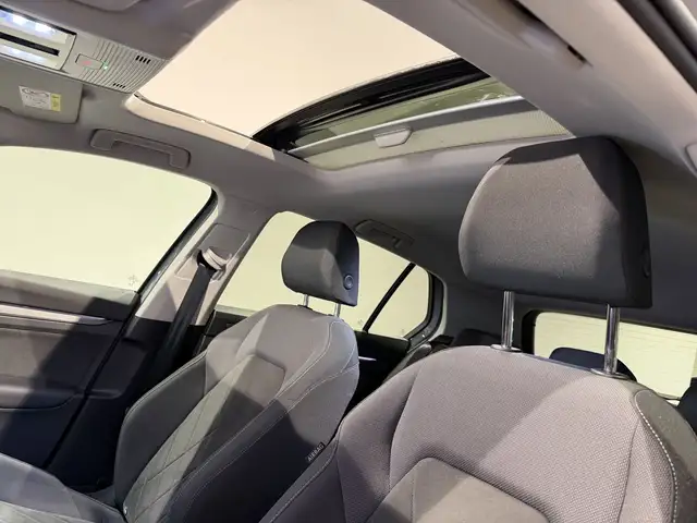 Volkswagen Golf view 9