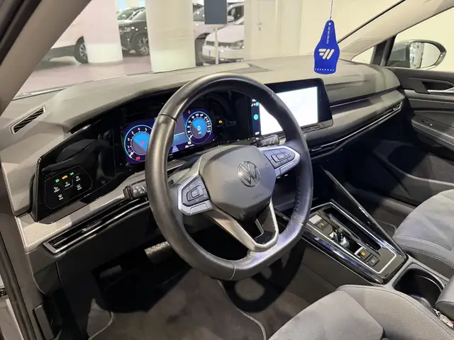 Volkswagen Golf view 8