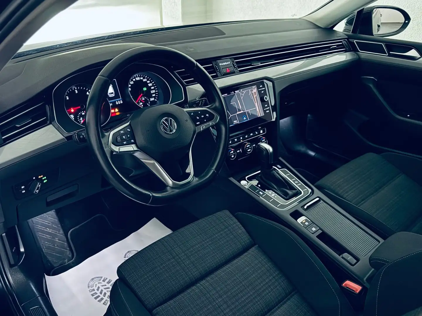 Volkswagen Passat Variant Business Zwart - 2