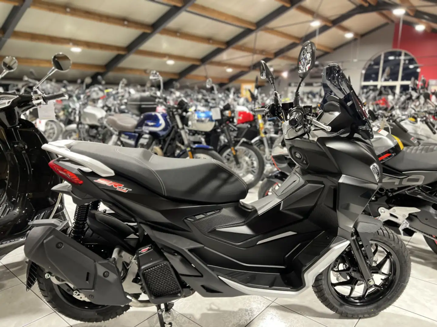 Aprilia SR 125 GT Negru - 1