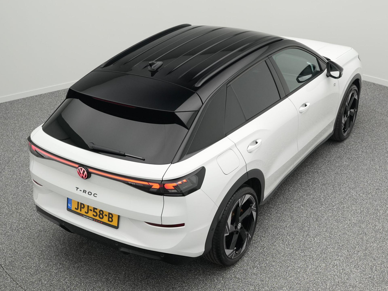 Volkswagen T-Roc R-Line First Edition 1.5 eTSI 150 PK | 360' camera — photo 14