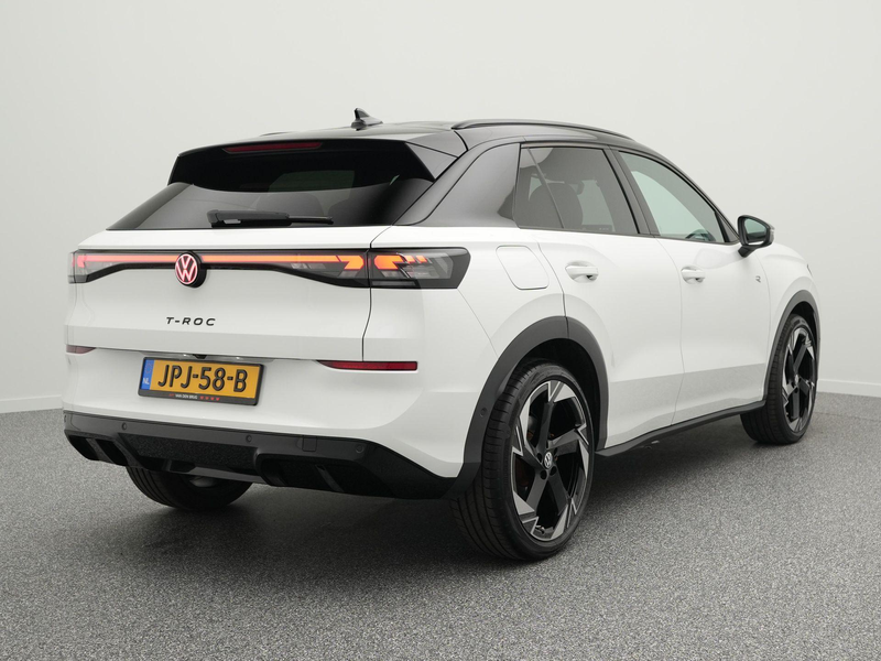 Volkswagen T-Roc R-Line First Edition 1.5 eTSI 150 PK | 360' camera — photo 2