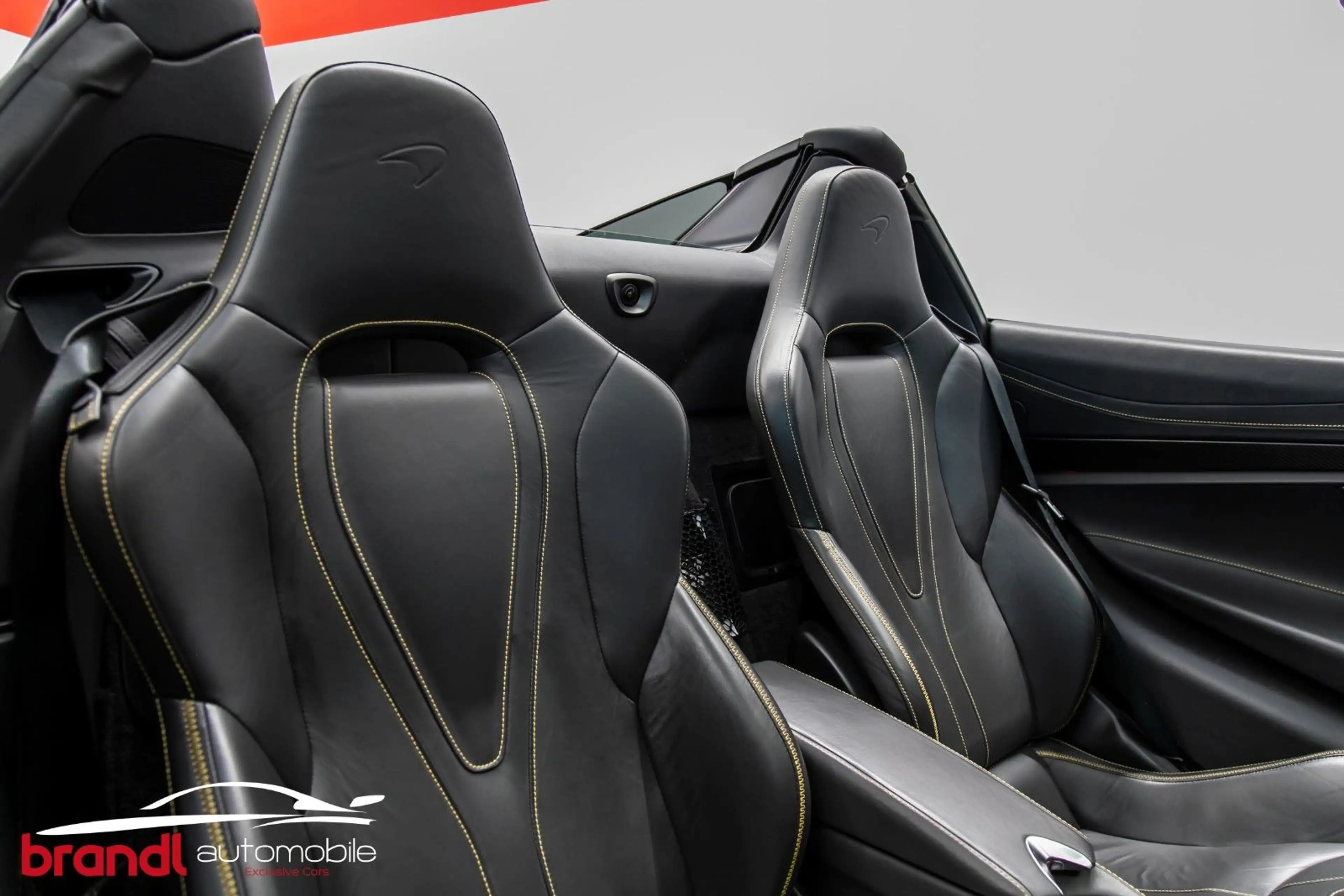 McLaren 720S / DE / British Racing Green / Lift / B&W — photo 33