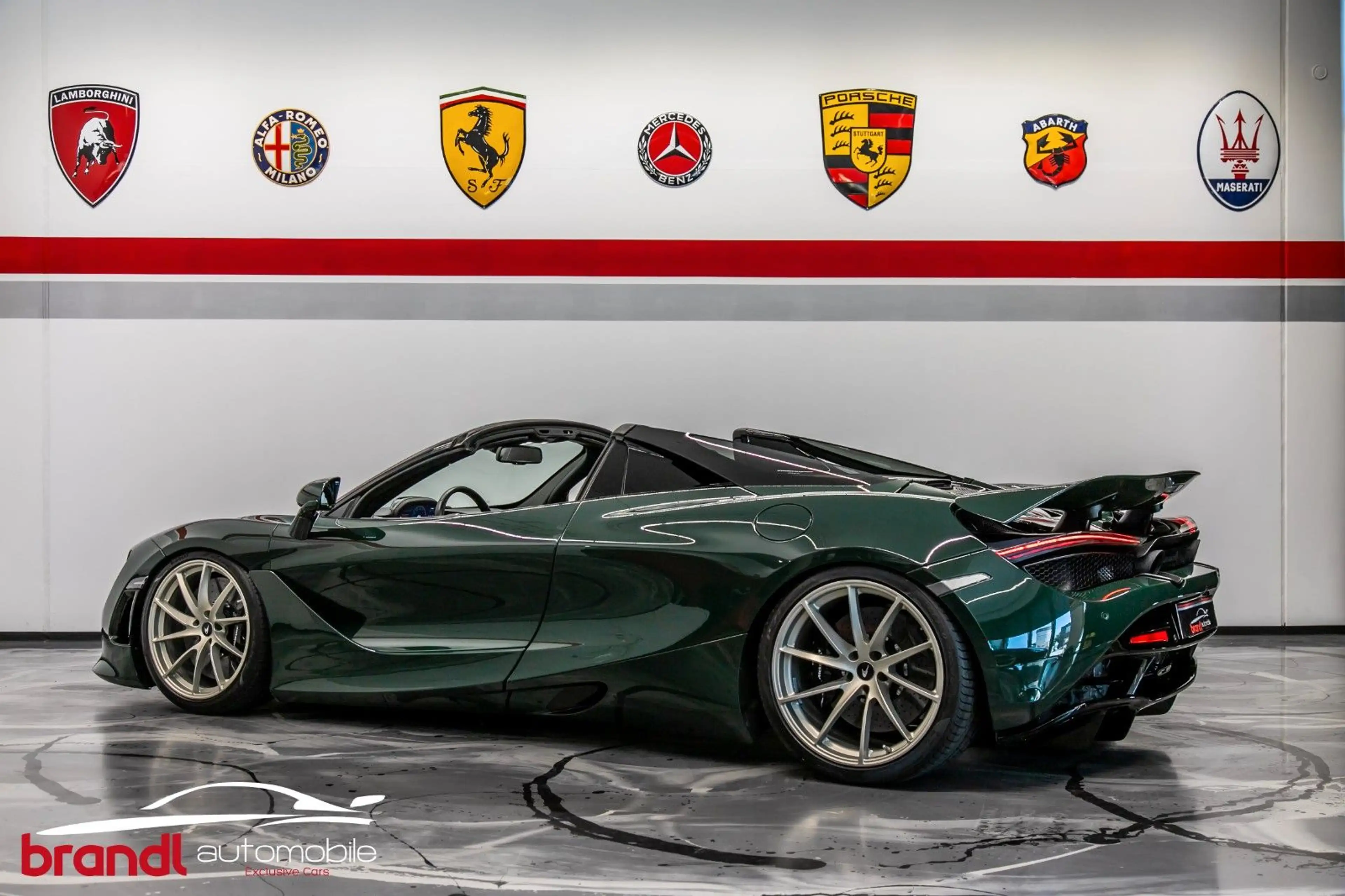 McLaren 720S / DE / British Racing Green / Lift / B&W — photo 13