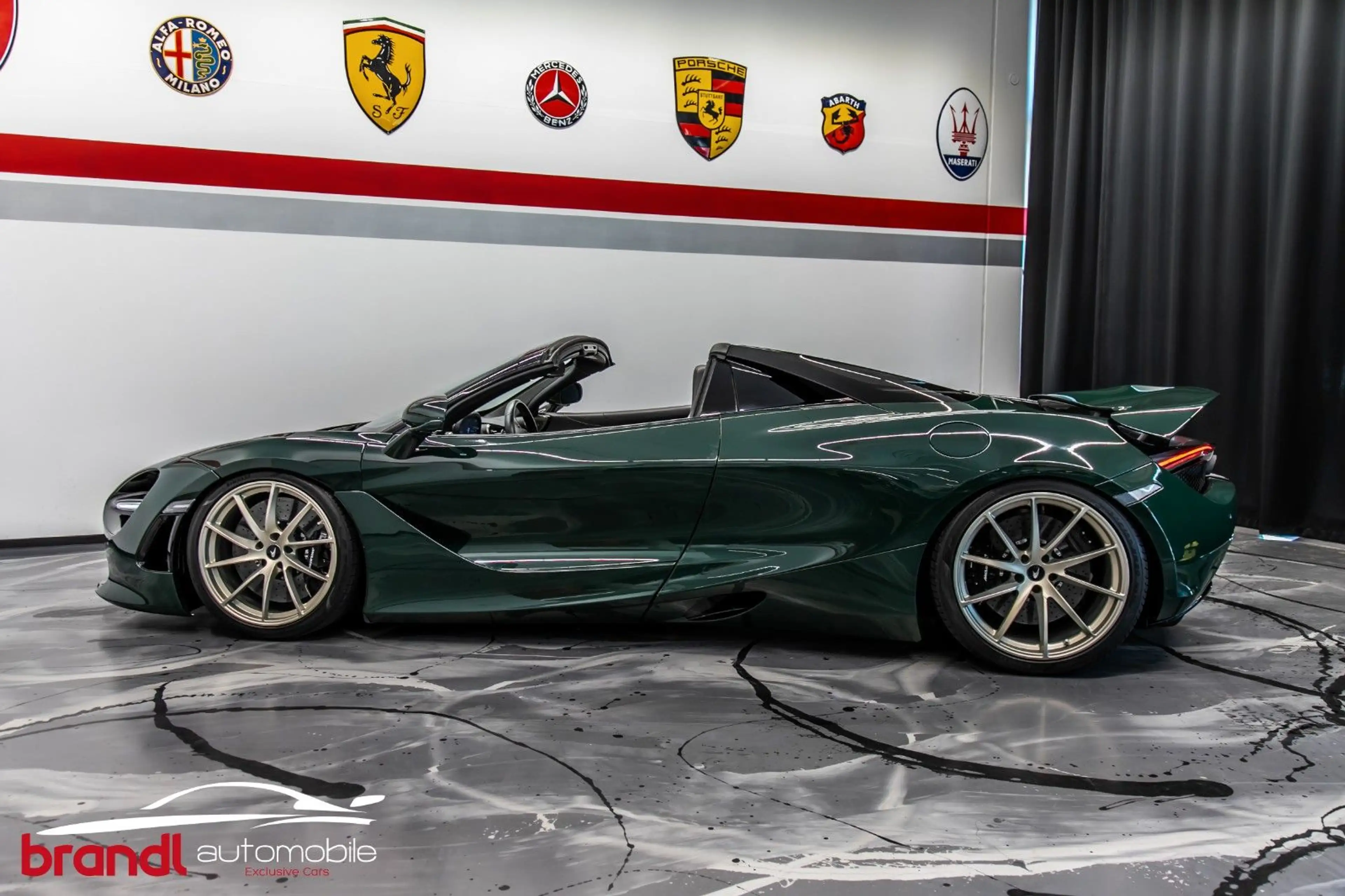 McLaren 720S / DE / British Racing Green / Lift / B&W — photo 17