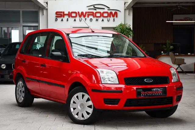 Ford Fusion view 3