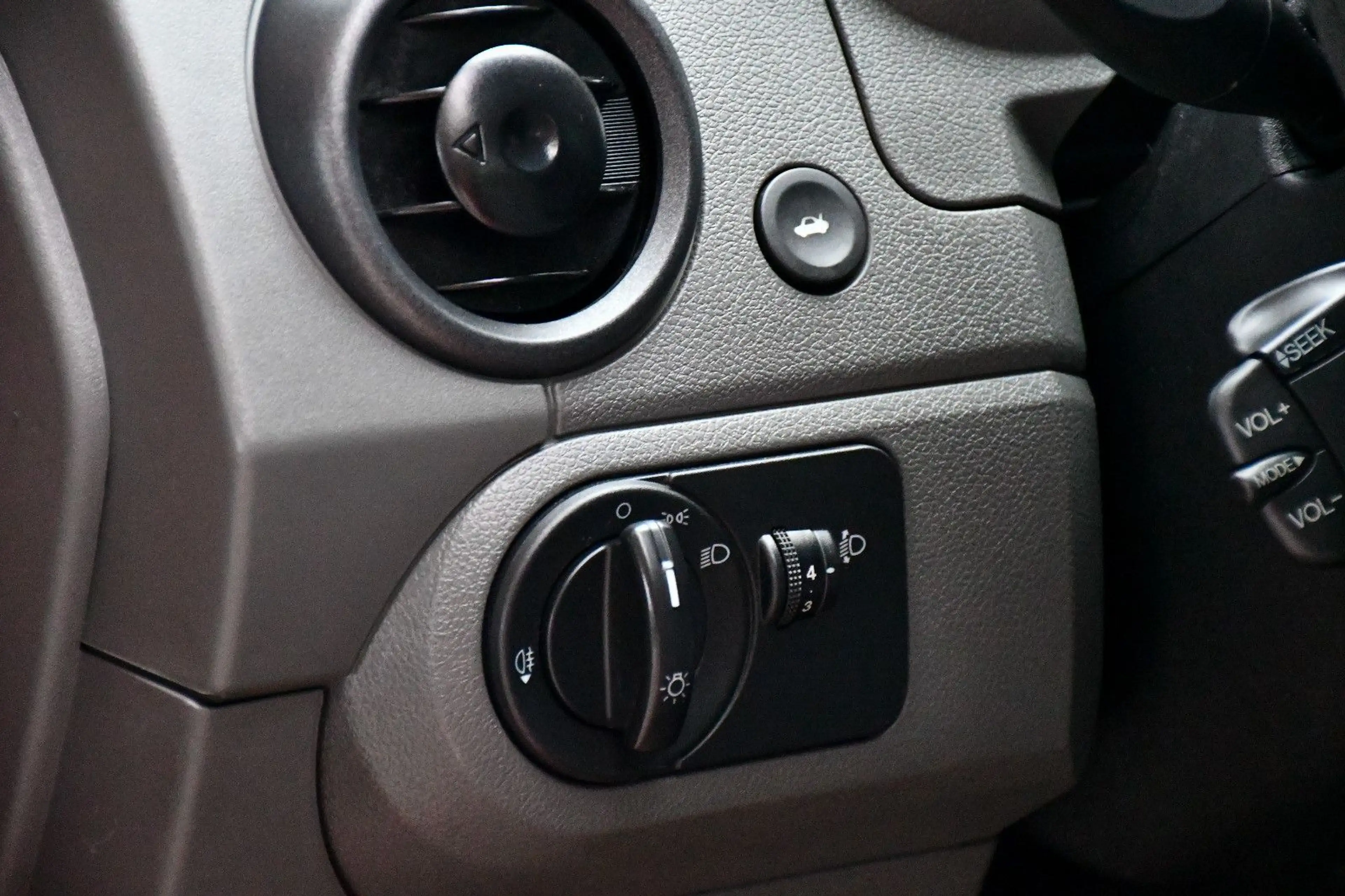 Ford Fusion Ambiente Automatik Diesel 1.Hand 58tkm! — photo 8