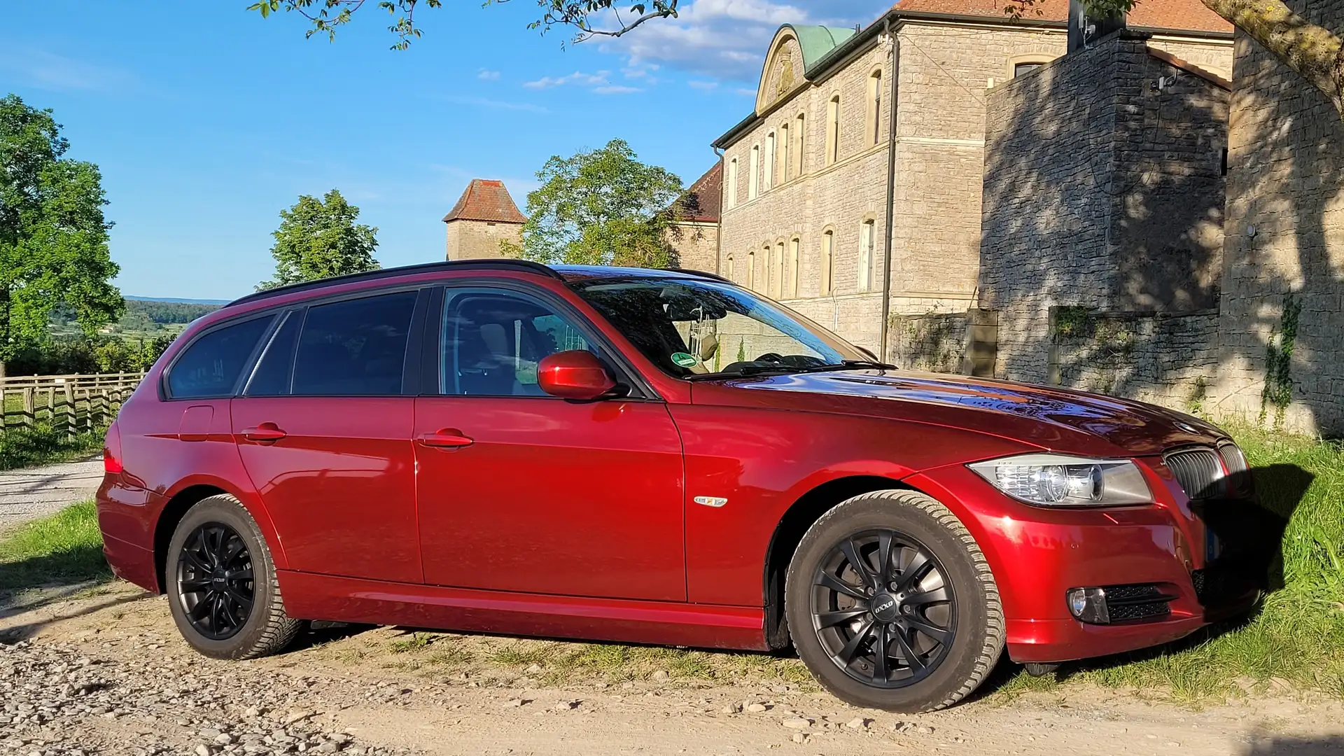 BMW 320 320d DPF Touring Aut. Červená - 1